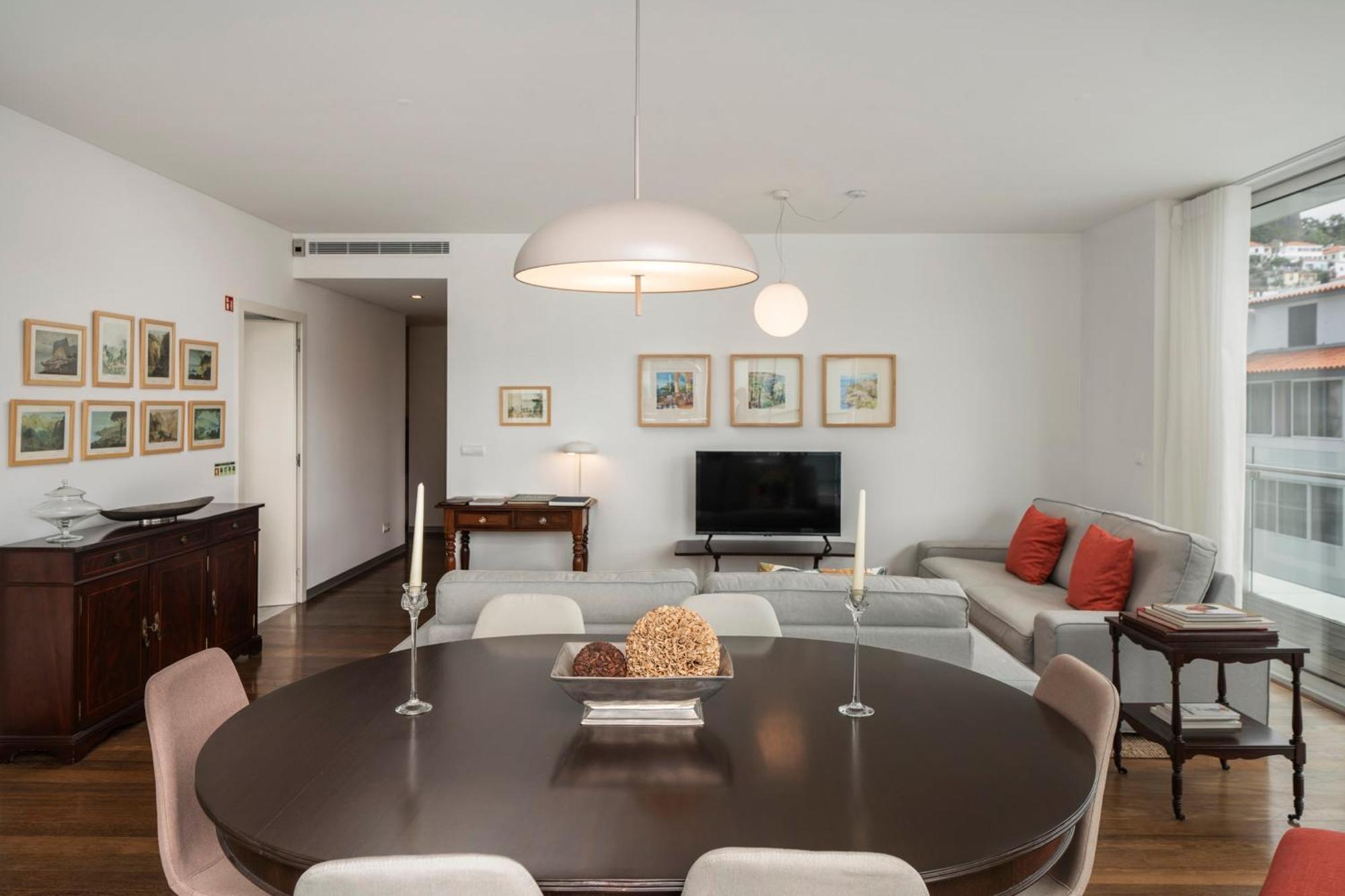 The Plaza By An Island Apartment *