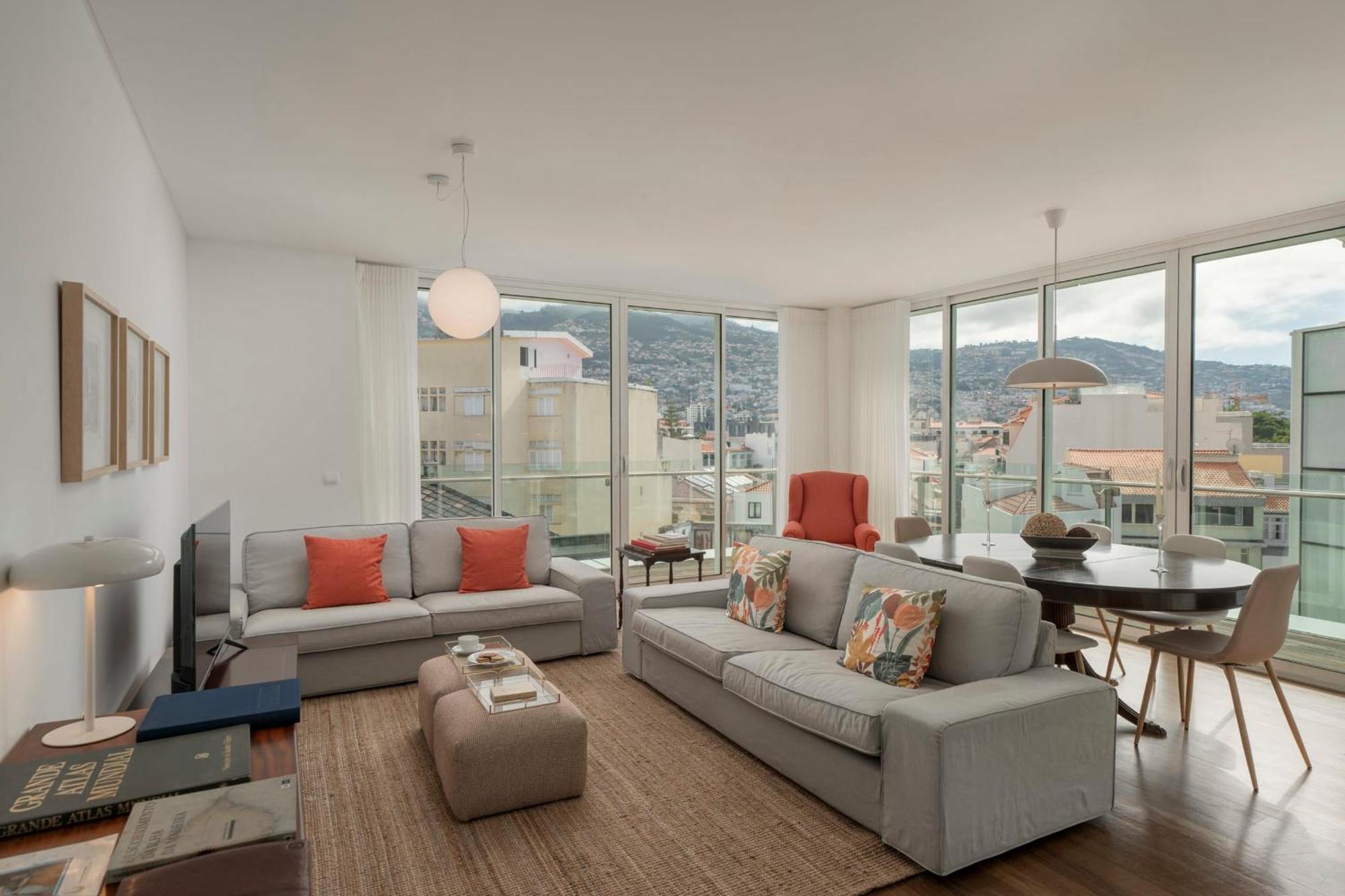 Apartment The Plaza By An Island
